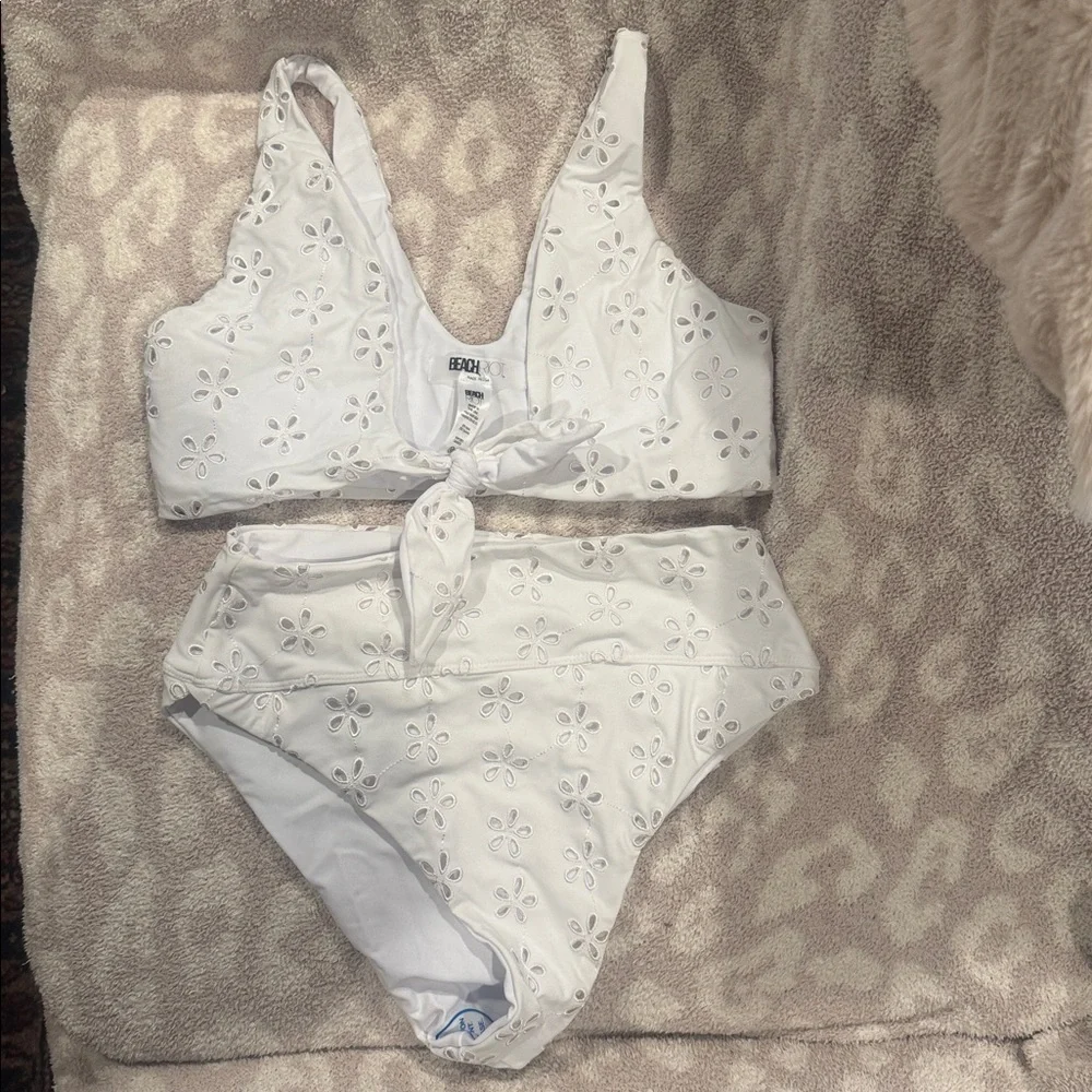 Beach Riot Eyelet Bikini Set Dallas Top Hazel Bottom M White - Picture 4 of 8